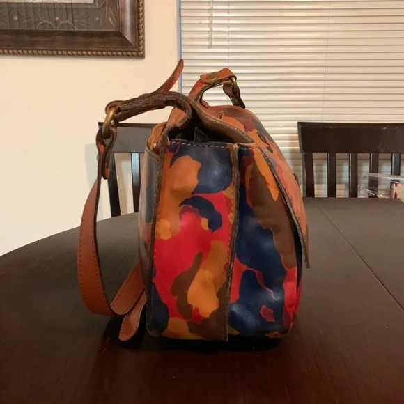 Patricia Nash Camo Italian Leather Crossbody Bag - Picture 4 of 9